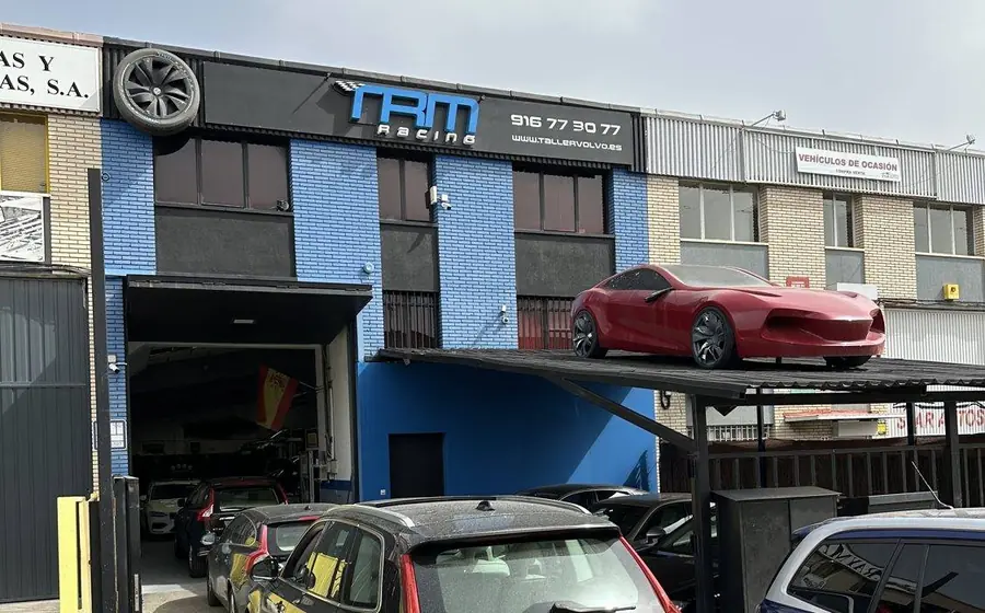 Fachada de Taller TRM Racing en la Calle Sierra Morena 25, San Fernando de Henares